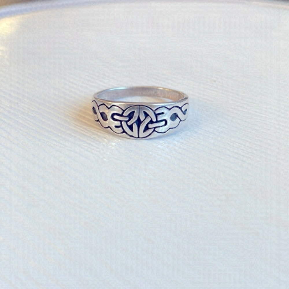 Sterling SILVER Tribal Style Ring Size 8